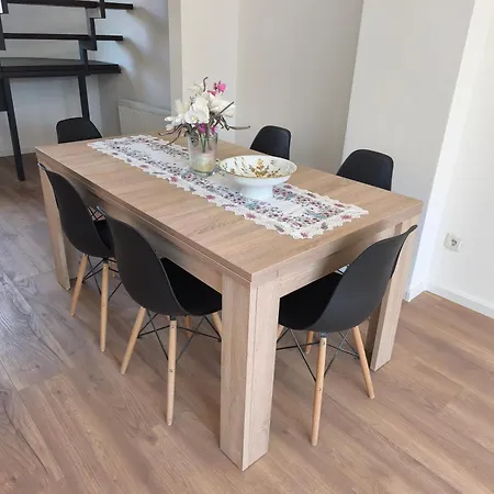 Haus Auf Dem Land - Parkplatz